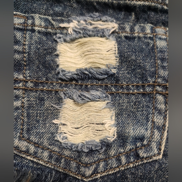 Kids- Girls Size 7 Distressed Denim Shorts - Picture 5 of 7